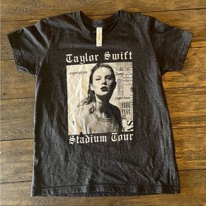 Taylor Swift Stadium Tour Short Sleeve Concert Tee Shirt in Grey, Girls 10-12